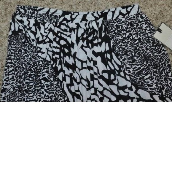 Womens Skirt Small Black White Animal Print Elastic Waist Pleated Dana Buchman - Picture 2 of 4